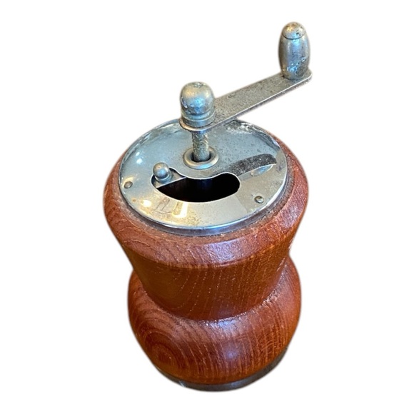 Vintage wooden pepper mill. GVC - Picture 4 of 5